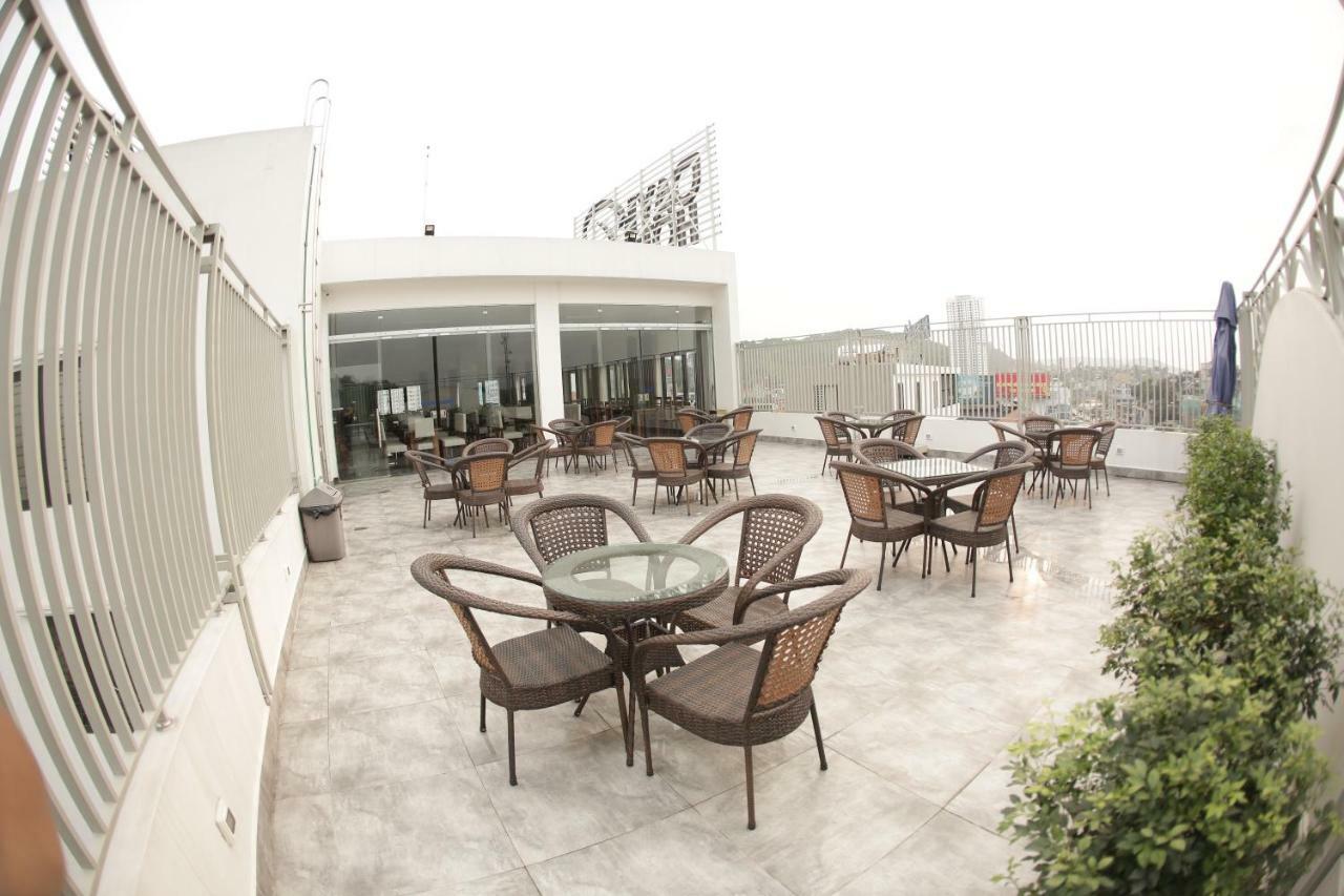 Dayth Hotel Ha Long Exteriör bild